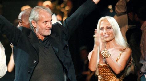 desfile en honor a giani versace|donatella and gianni versace.